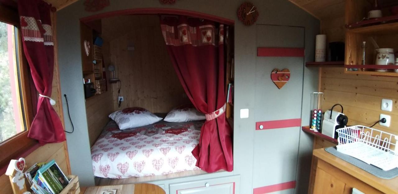 Roulotte Romantique Chauffee En Cevennes Monteils  Eksteriør bilde